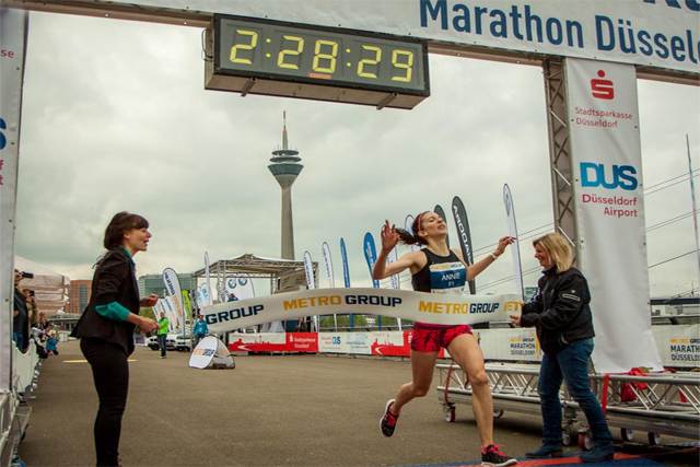 Annie Bersagel vinner Dusseldorf Marathon. Foto: Twittervinnerbilde fra arrangøren
